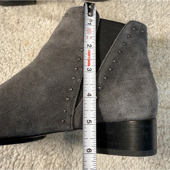 Donald J Pliner Gavi Gray Suede Studded Chelsea Ankle Boots Womens Size 8.5 - Picture 7 of 9